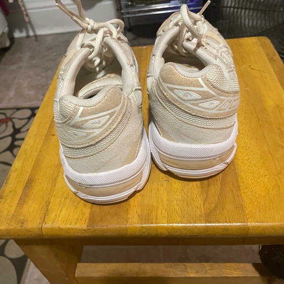 Asics Beige Running Shoes - Picture 3 of 7